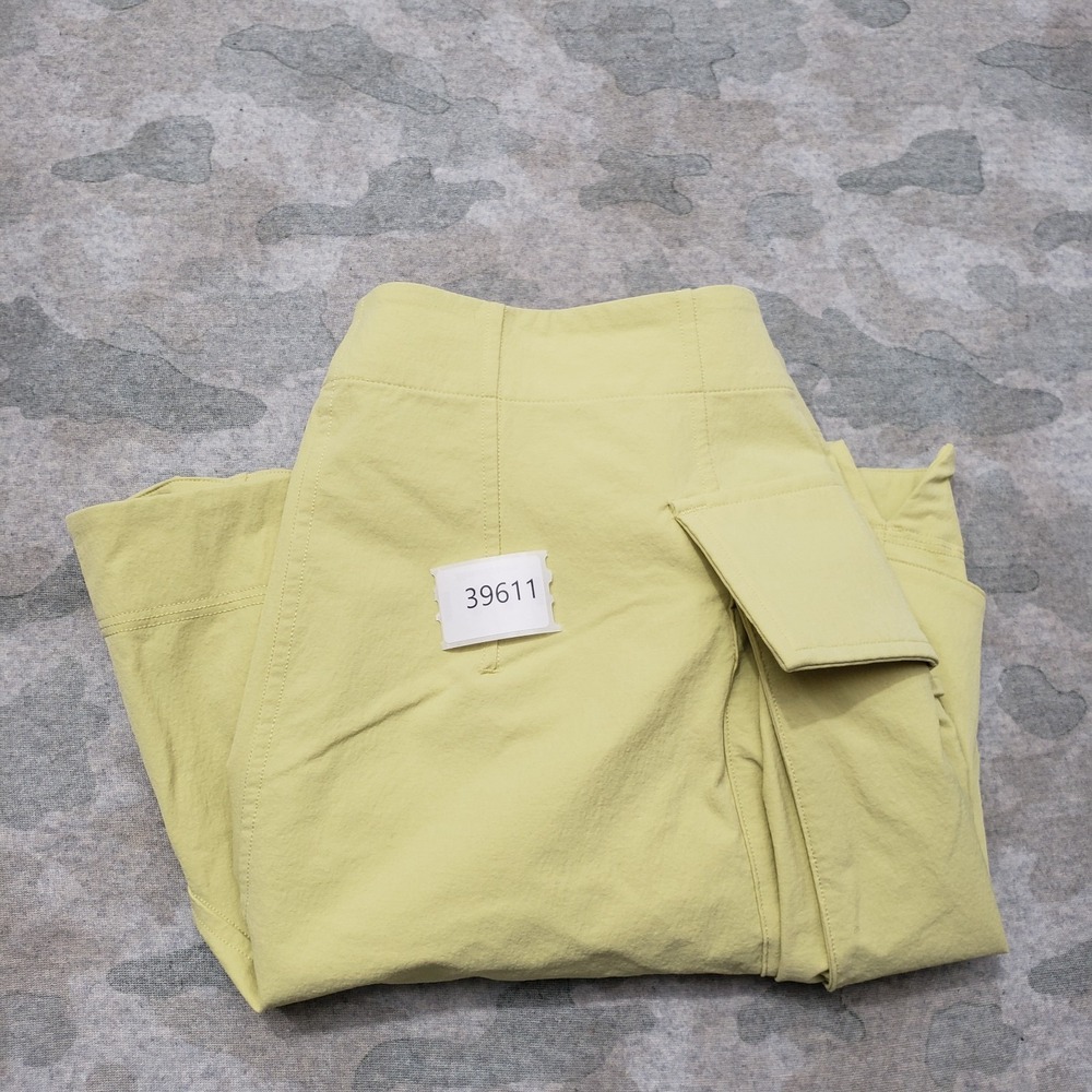 Lululemon Shorts Womens 6 Yellow Relaxed Fit Super High Rise Cargo Pockets - Picture 10 of 10